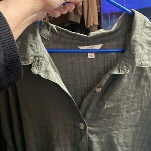 Woman’s Terra and sky  4X 28W/30 short sleeve top button down the front green